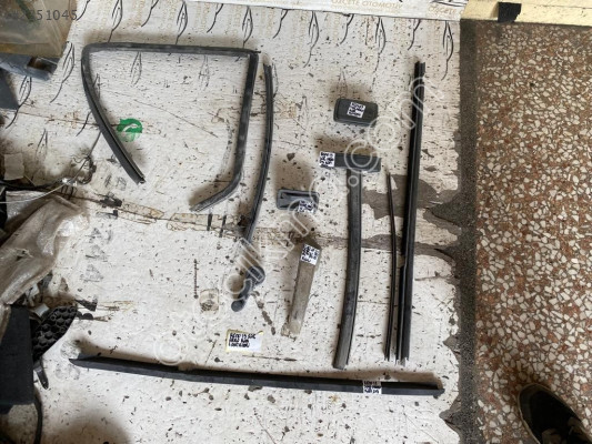 RENAULT 19 SAĞ ARKA KAPI CAM LASTİĞİ 1990-2000 MODEL