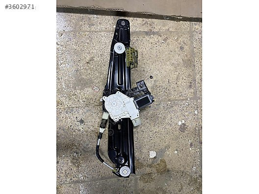 BMW F10 SAĞ ARKA KAPI CAM KRİKOSU