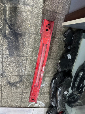 Peugeot 2008 arka tampon demiri