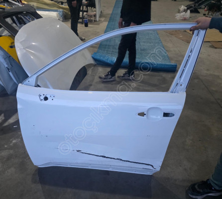 TOYOTA COROLLA CROSS BEYAZ SOL ÖN KAPI ORJINAL