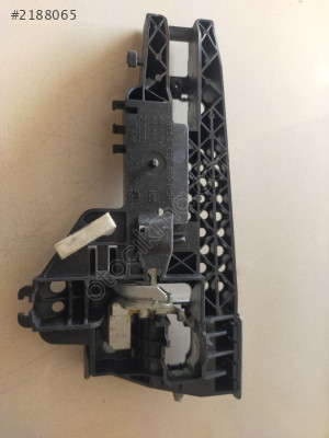 AUDİ A1 KAPI KOLU İÇ BRAKETİ ÖN 8T0837885A 8T0837886A