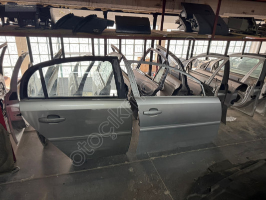 Opel Vectra sağ ön kapı