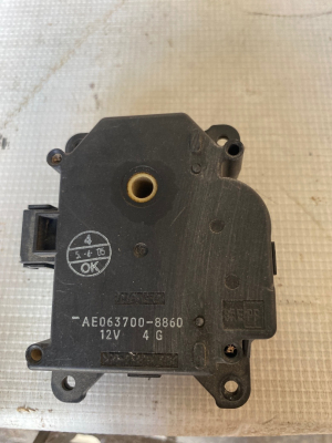MİTSUBİSHİ COLT HAVA KAPAĞI MOTORU AE063700-8860