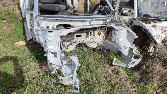 Peugeot 301 ön podya sağ sol