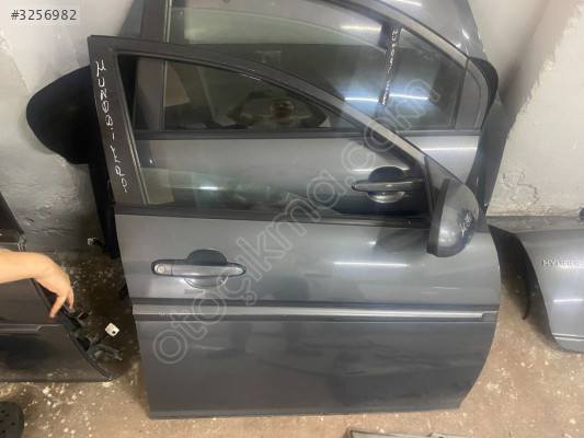Hyundai Accent Era Sağ Ön Kapı - Mert Oto Çıkma Parçaları