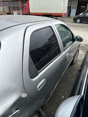 Fiat Albea sağ arka kapı dolu