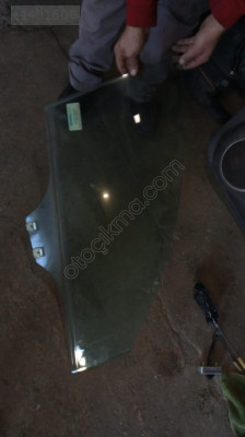 Mazda 6 sağ ön kapı camı