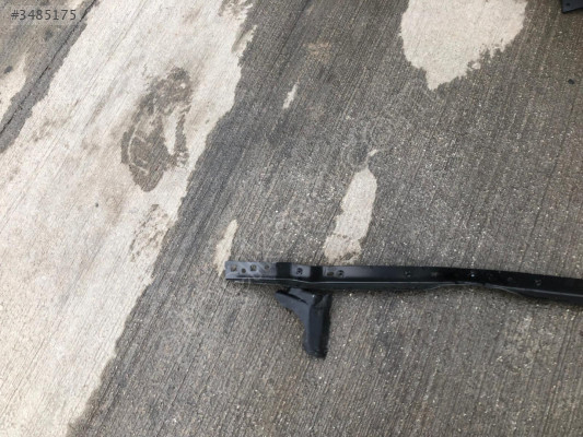 BMW X3 G01 RADYATÖR ÜST BAĞLANTI ÇUBUĞU 51647400111