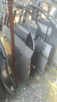 2012 model Volvo S60 sağ ön dolu kapı