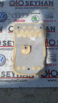 6R0858625A Polo 2012 direksiyon kolonu alt kaplaması