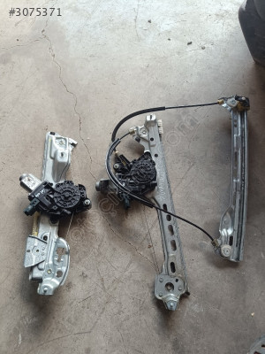Megane 4 sol ön sol arka kapı cam krikosu 827218403R