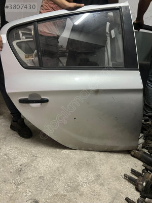 hyundai i20 sağ arka kapı - hyundai i20 çıkma sağ arka kapı