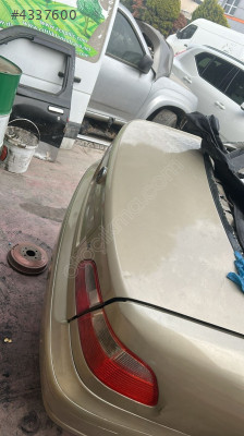 2006 FİAT ALBEA ÇIKMA ORJINAL HATASIZ BAGAJ KAPAGI