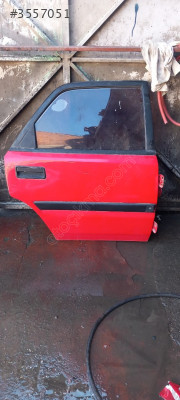 Çıkma mazda 323 hatcback sağ arka kapı