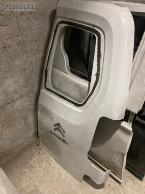 PEUGEOT PARTNER SAĞ BAGAJ KAPAĞI