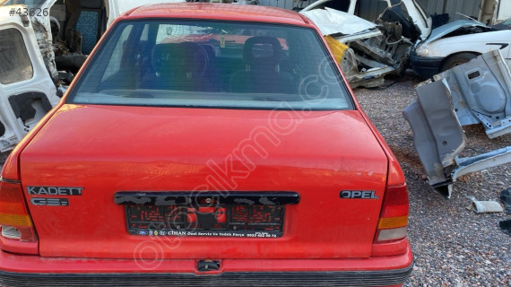 opel kadett arka bagaj kapağı