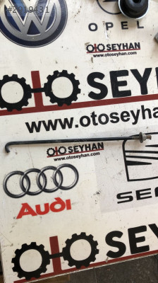 Toyota Yarıs 2015 akü sabitleme demiri