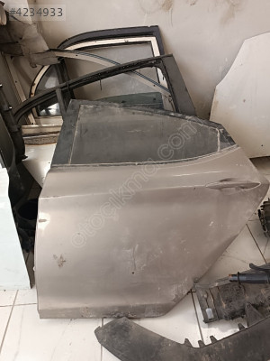 Hyundai Elantra sol arka kapı