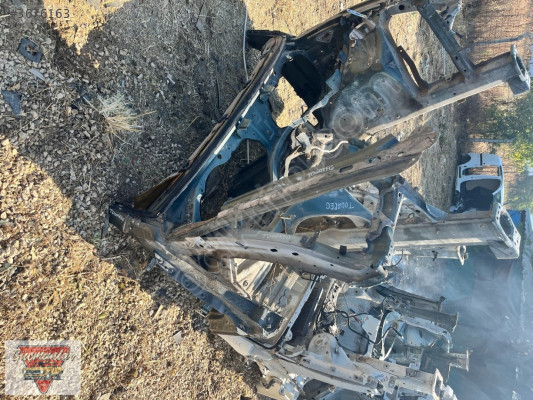 VOLKSWAGEN TOUREG SAĞ ÖN ŞASE ÇEYREK