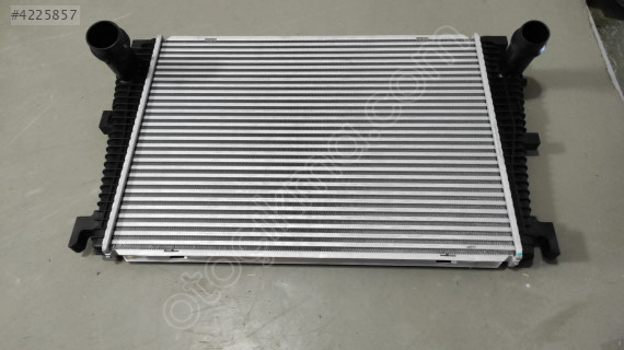 MERCEDES W205 d 626 İNTERCOL RADYATÖR 0995002400 A0995002400