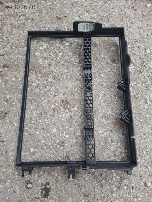 Clio 5 radyatör davlumbazi 215590582R