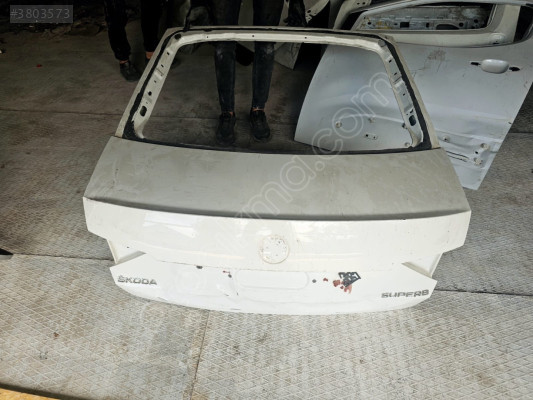 2015/2020 SKODA SÜPERB BEYAZ BAGAJ KAPAĞI ORJINAL LOKALLIK