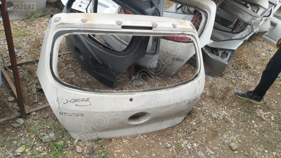 Hyundai i20 2011 model arka bagaj kapağı