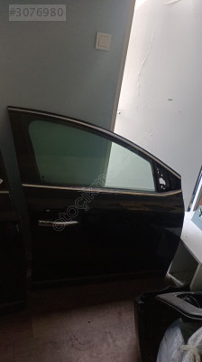 Lancia Delta sağ ön kapı hatasız temiz siyah renk