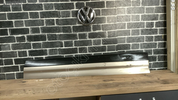 7P5837788Q orjinal porshe cayenne sağ ön kapı bandı