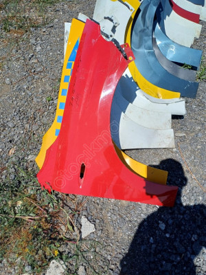 FİAT EGEA SAĞ ÇAMURLUK ÇIKMA ORJİNAL KIRMIZI UYGUN FİYAT