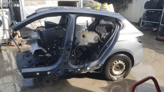 bmw 1 f40 2023 kesme tavan arka (boş) (son fiyat)