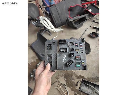 peugeot 206 1.4 BENZİNLİ SİGORTA KUTUSU bsi beyni 9653667680