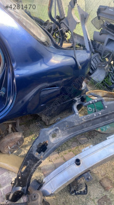 RENAULT KANGOO SAĞ ARKA ÇAMURLUK