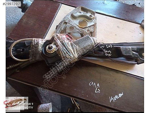 MERCEDES W203 SAĞ ÖN KAPI CAM KRİKOSU ORİJİNAL ÇIKMA