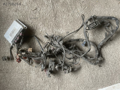 Passat çıkma orijinal motor beyni 3b0907401