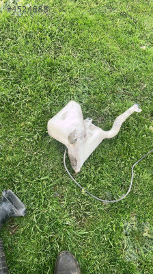 Peugeot boxer eski model silgeç su deposu