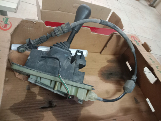 Renault otomatik iç vites kolu kod 7700104992