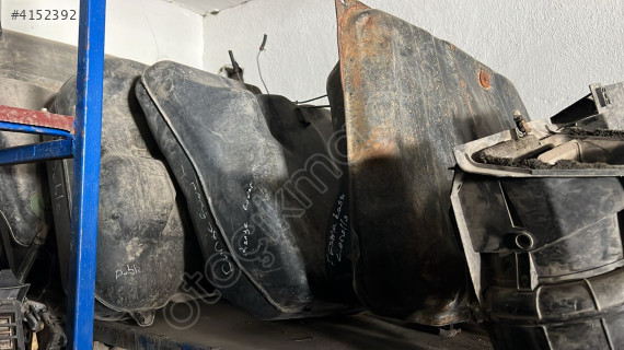 Range Rover yakıt deposu