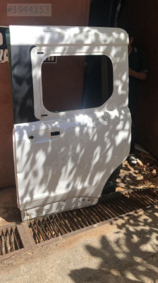 FORD TOURNEO COURİER SOL SÜRGÜLÜ KAPI ORJ ÇIKMA