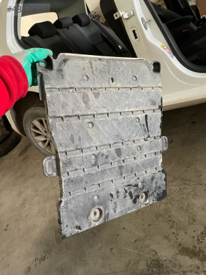 VOLKSWAGEN GOLF 7 ALT MUHAFAZA ORJİNAL ÇIKMA