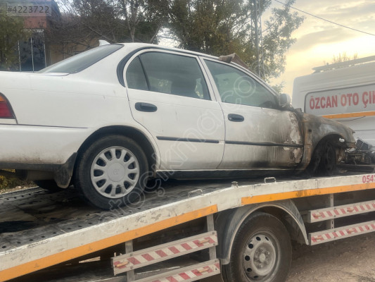 Toyota Corolla sağ ön kapı