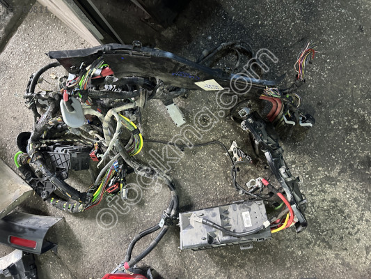 FORD TRANSİT CUSTOM MOTOR ETRAFI TESİSATI ÜÇEL OTO ÇIKMA