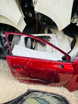 Renault clıo 4 ön sağ kapı bordo renk çıkma