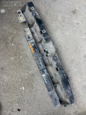 Jeep renegade çıkma ön motor kaput alt braketi