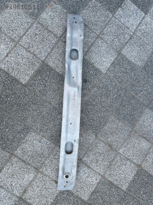 Audi A4 Modeli İçin Ön Tampon Demiri - Oto Çıkma Parçalar