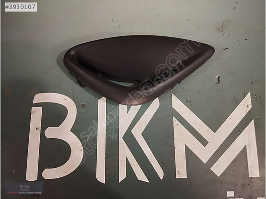 Nissan Micra 2013-2018 sağ sis kapağı delikli