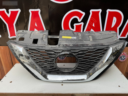 2017-2020 Nissan Qashqai Ön Panjur Arması - Oto Çıkma Parçal