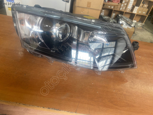 Skoda Octavia sağ ön far çıkma