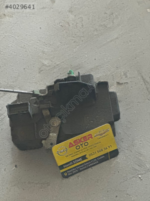 Vectra b sağ ön kapı kilidi