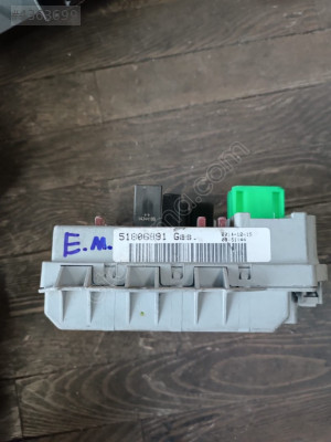 51806891 FİAT LİNEA MOTOR İÇİ SİGORTA KUTUSU